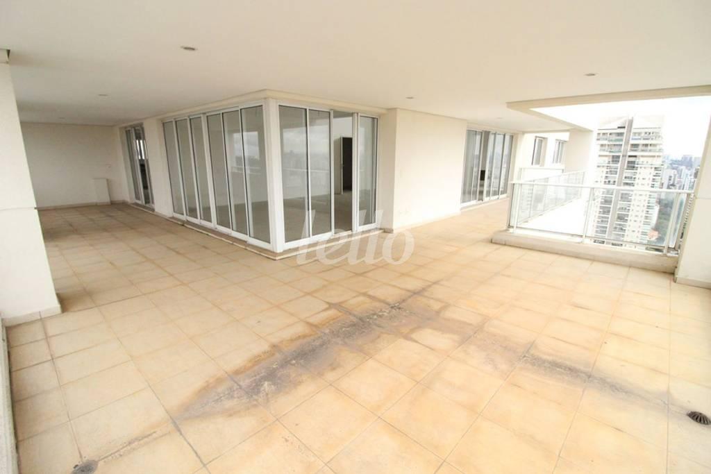 SACADA de Apartamento à venda, cobertura - Padrão com 820 m², 4 quartos e 7 vagas em Campo Belo - São Paulo