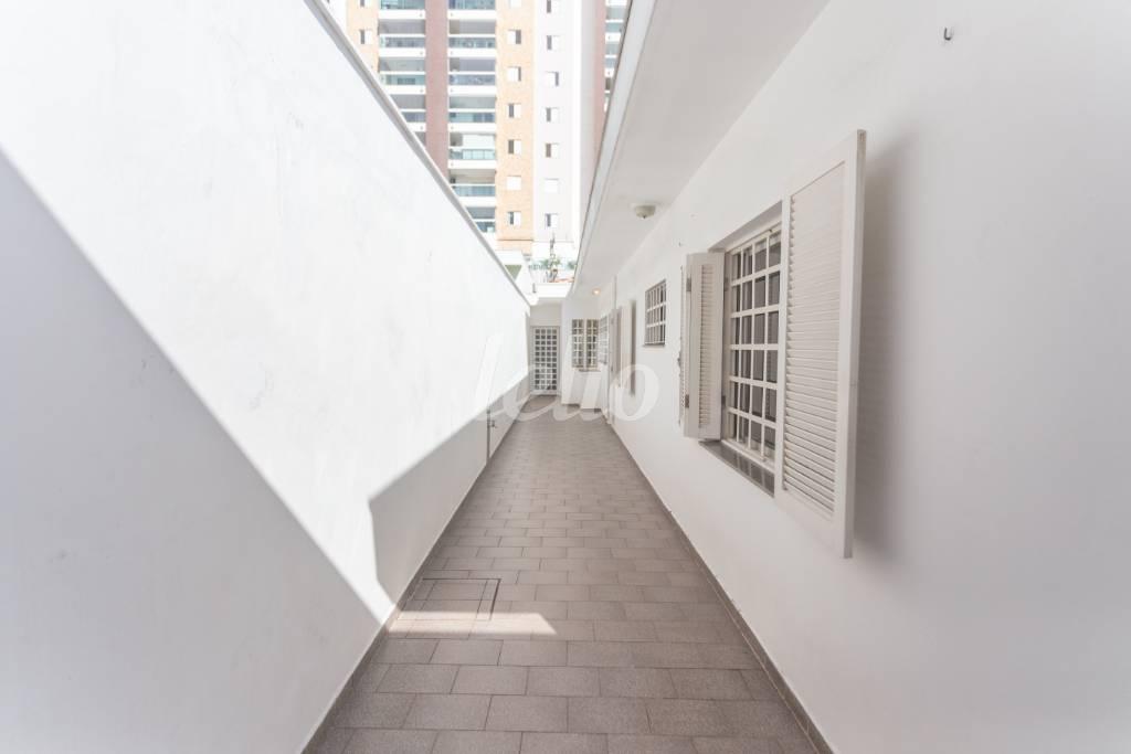 QUINTAL de Casa à venda, térrea com 197 m², 3 quartos e 3 vagas em Vila Dayse - São Bernardo do Campo
