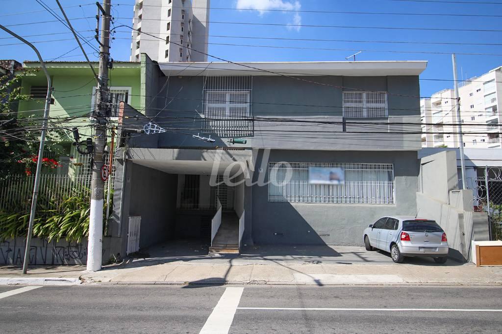 FACHADA de Casa à venda, sobrado com 326 m², e 7 vagas em Santo Amaro - São Paulo