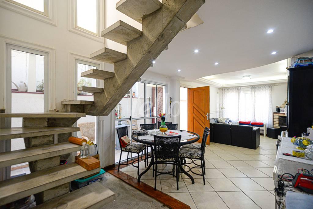 SALA DOIS AMBIENTES de Casa à venda, sobrado com 127 m², 3 quartos e 4 vagas em Bosque da Saúde - São Paulo