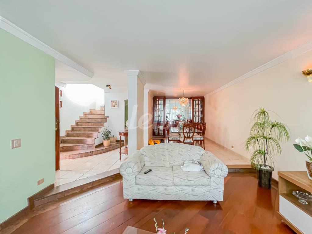 SALA DOIS AMBIENTES de Casa à venda, sobrado com 213 m², 4 quartos e 3 vagas em Alto da Moóca - São Paulo