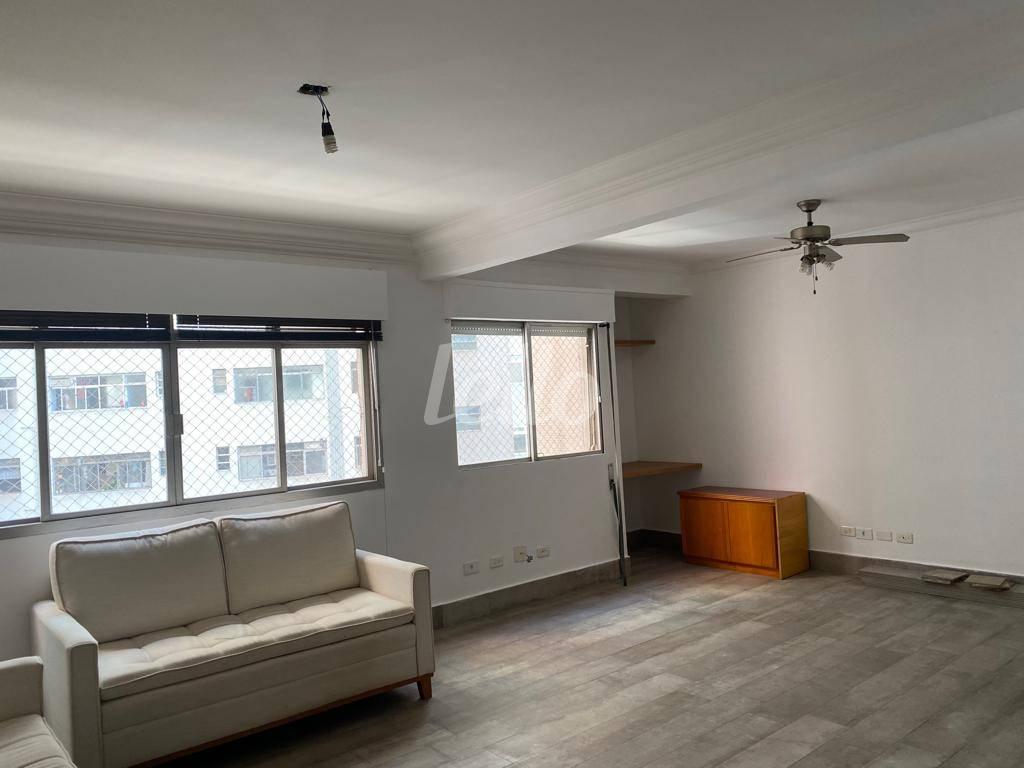SALA de Apartamento à venda, Padrão com 133 m², 2 quartos e 1 vaga em Pinheiros - São Paulo