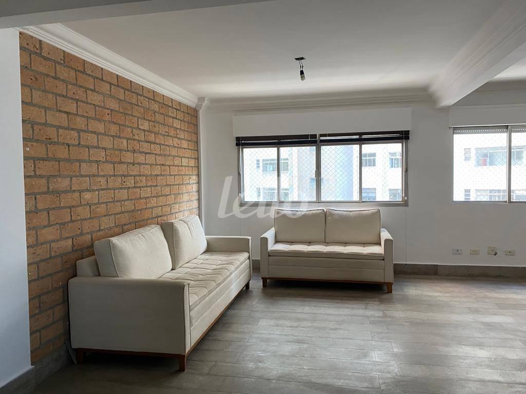 SALA de Apartamento à venda, Padrão com 133 m², 2 quartos e 1 vaga em Pinheiros - São Paulo