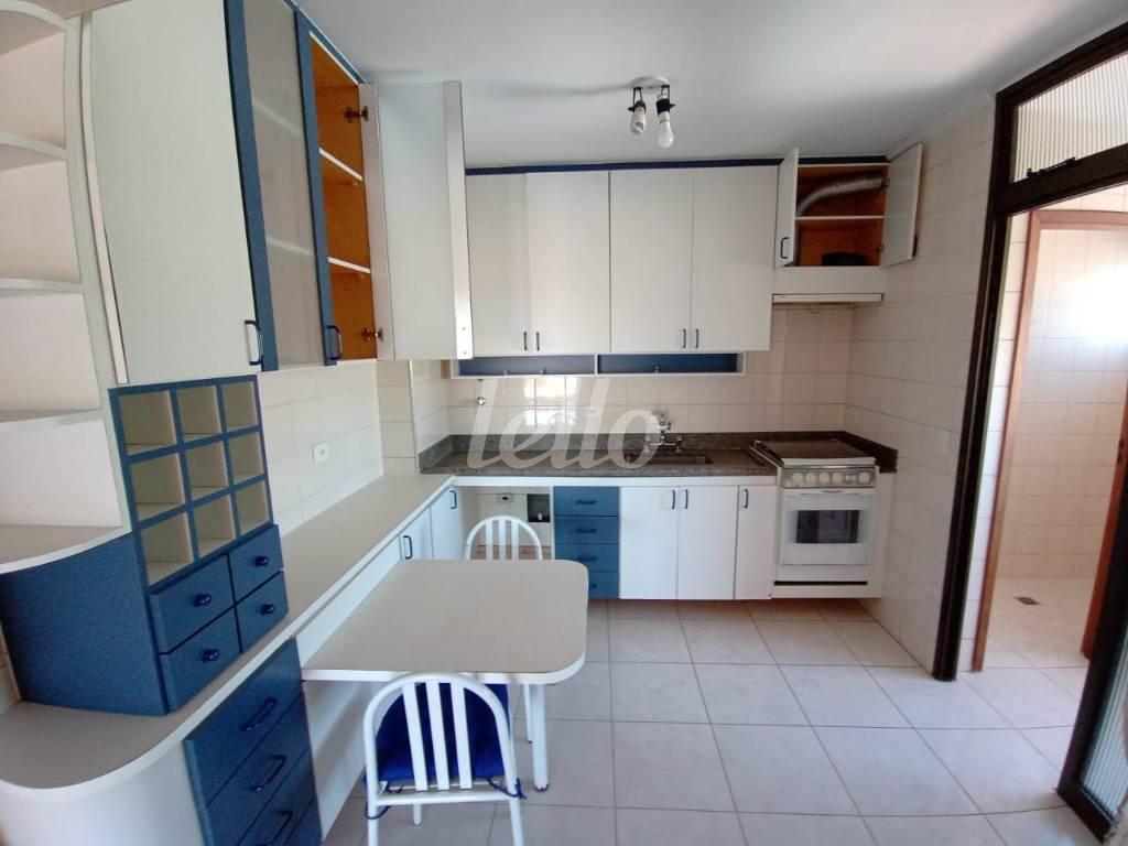 COZINHA de Apartamento à venda, Padrão com 67 m², 2 quartos e 2 vagas em Vila Gumercindo - São Paulo