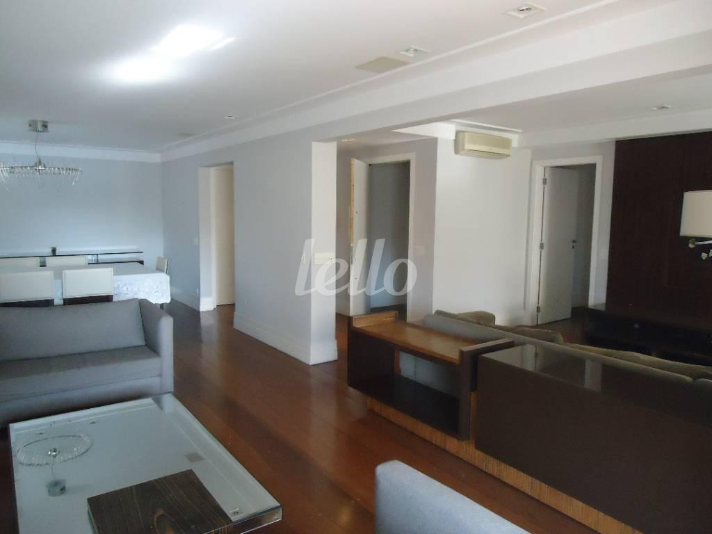 SALA de Apartamento à venda, Padrão com 230 m², 3 quartos e 2 vagas em Indianópolis - São Paulo