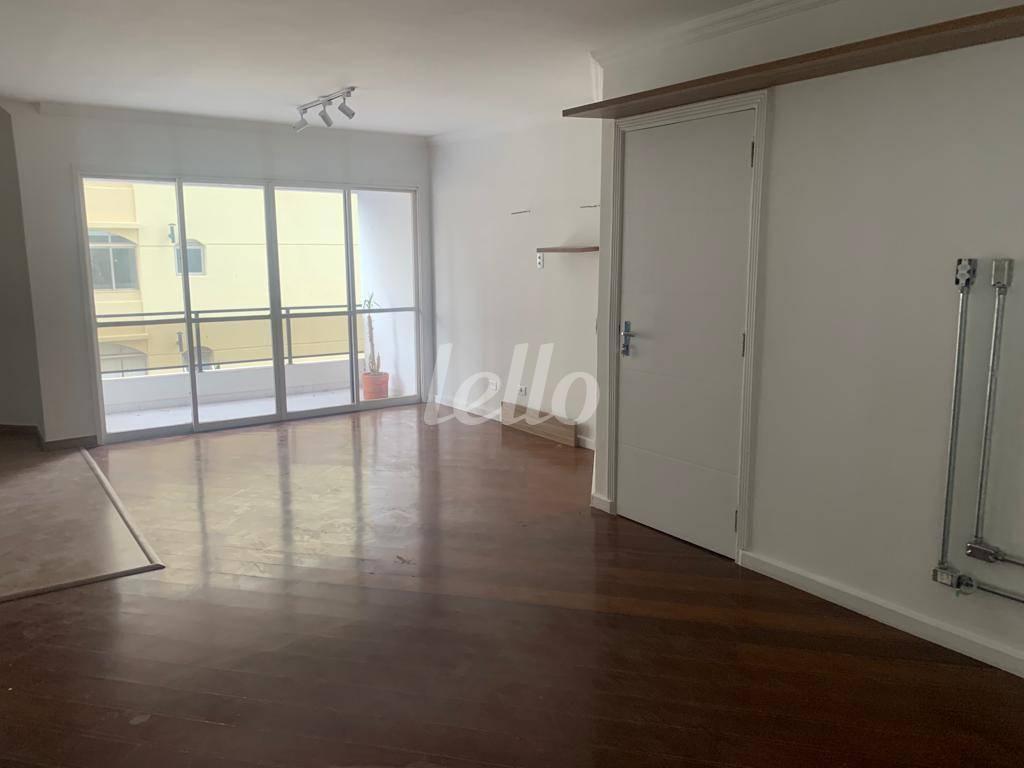 SALA de Apartamento à venda, Padrão com 96 m², 2 quartos e 1 vaga em Indianópolis - São Paulo
