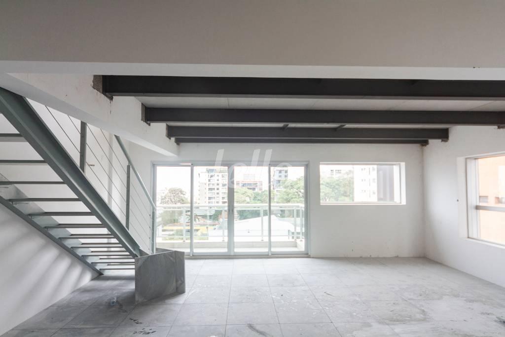 SALÃO de Sala / Conjunto para alugar, Duplex com 100 m², e 2 vagas em Sumarezinho - São Paulo