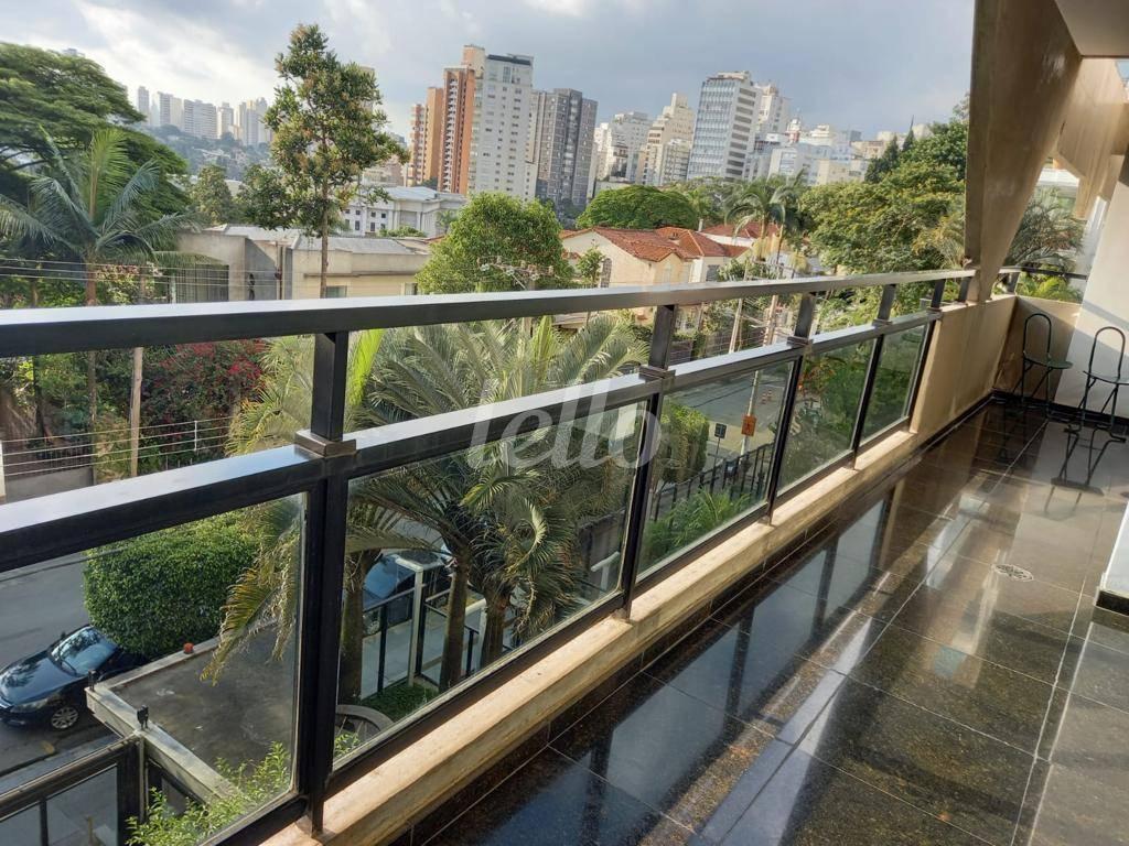 VARANDA de Apartamento à venda, Padrão com 300 m², 3 quartos e 3 vagas em Higienópolis - São Paulo