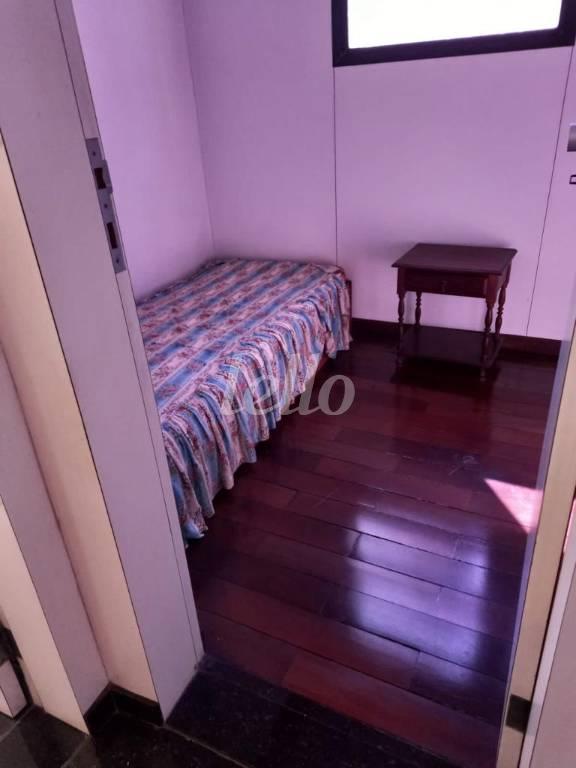 DORMITÓRIO DE EMPREGADA de Apartamento à venda, Padrão com 300 m², 3 quartos e 3 vagas em Higienópolis - São Paulo