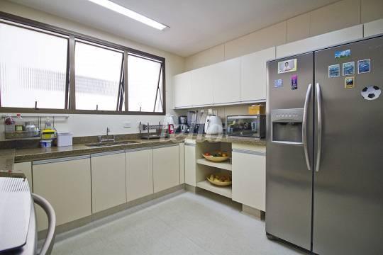 COZINHA de Apartamento à venda, Padrão com 308 m², 4 quartos e 3 vagas em Jardins - São Paulo