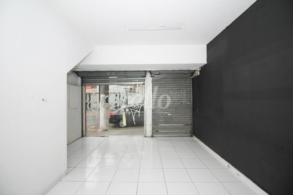 ENTRADA LATERAL de Casa para alugar, sobrado com 700 m², e 3 vagas em Vila Clementino - São Paulo