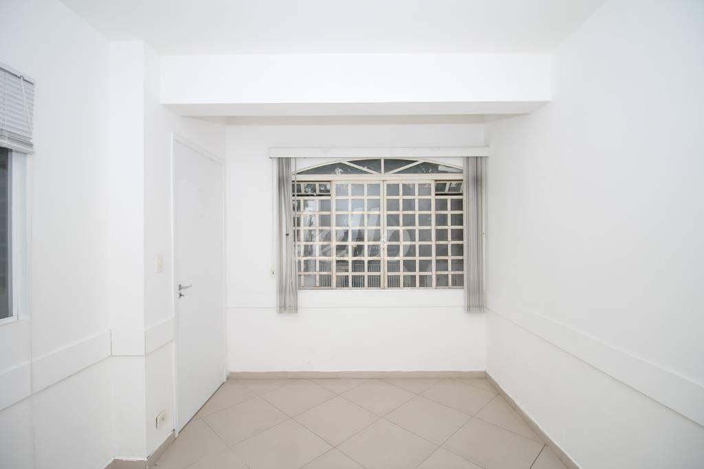 SALA 1 PRÉDIO LATERAL de Casa para alugar, sobrado com 700 m², e 3 vagas em Vila Clementino - São Paulo