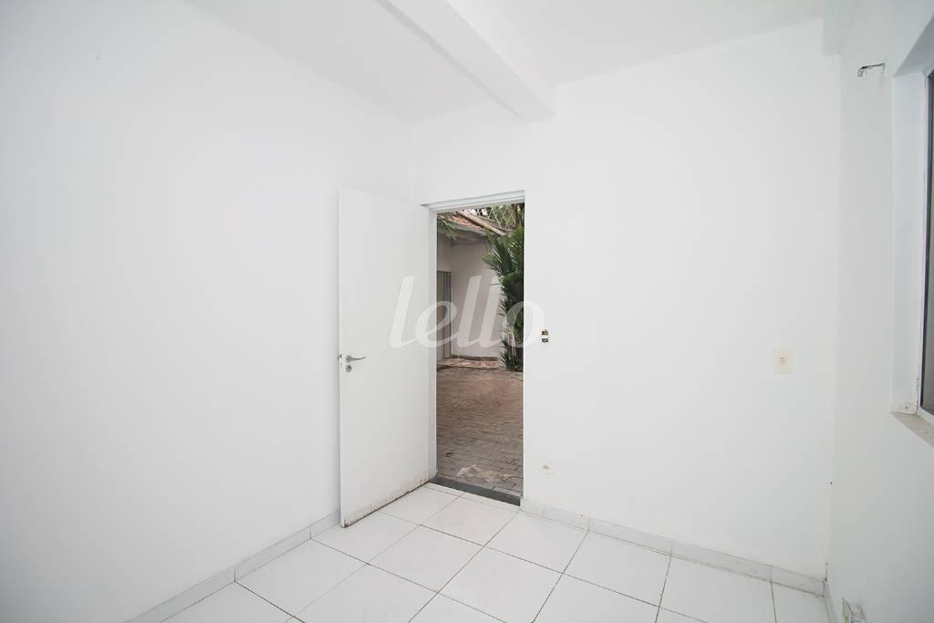 SALA 6 PRÉDIO DA FRENTE de Casa para alugar, sobrado com 700 m², e 3 vagas em Vila Clementino - São Paulo