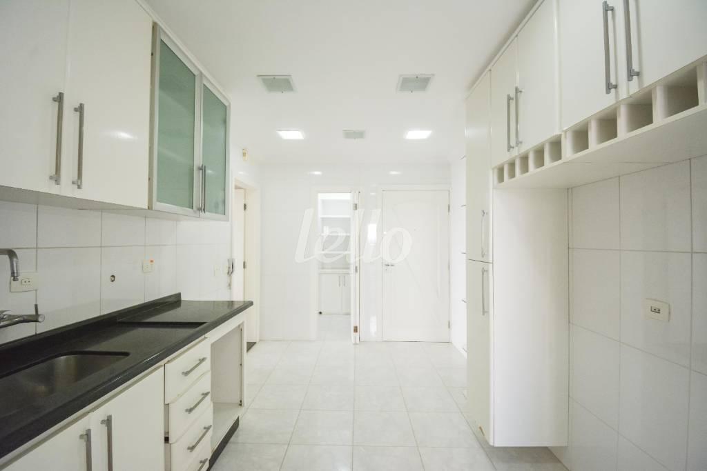 COZINHA de Apartamento à venda, Padrão com 130 m², 2 quartos e 2 vagas em Vila Galvão - Guarulhos