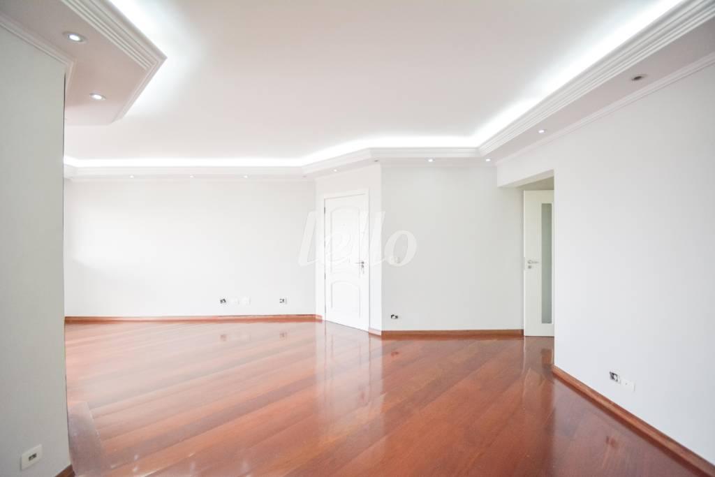 SALA de Apartamento à venda, Padrão com 130 m², 2 quartos e 2 vagas em Vila Galvão - Guarulhos