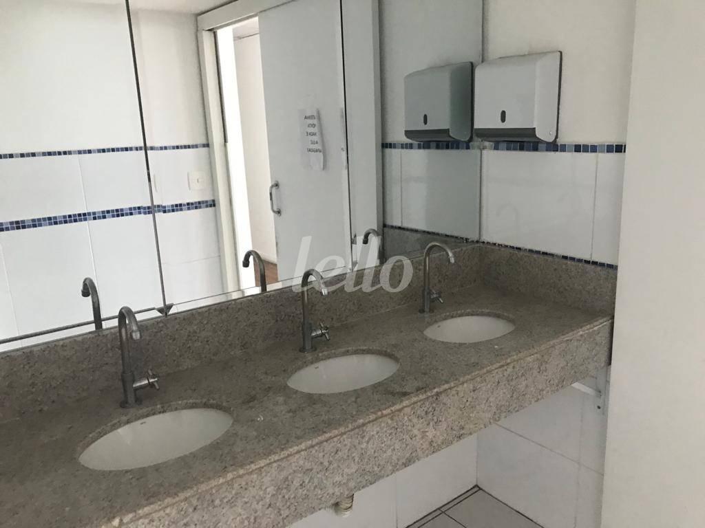WC de Sala / Conjunto para alugar, Padrão com 370 m², e em República - São Paulo