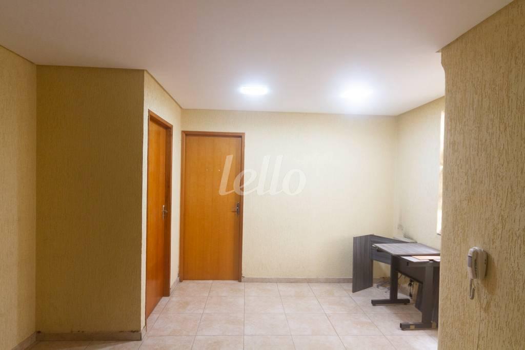 SALA 1 de Sala / Conjunto para alugar, Padrão com 67 m², e em República - São Paulo