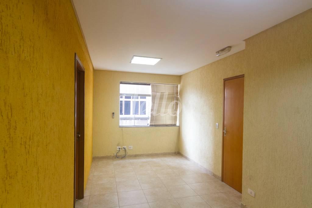 SALA 2 de Sala / Conjunto para alugar, Padrão com 67 m², e em República - São Paulo