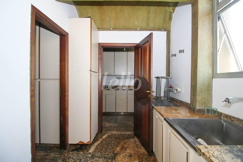 ÁREA DE SERVIÇO de Apartamento à venda, Padrão com 332 m², 4 quartos e 4 vagas em Vila Cordeiro - São Paulo