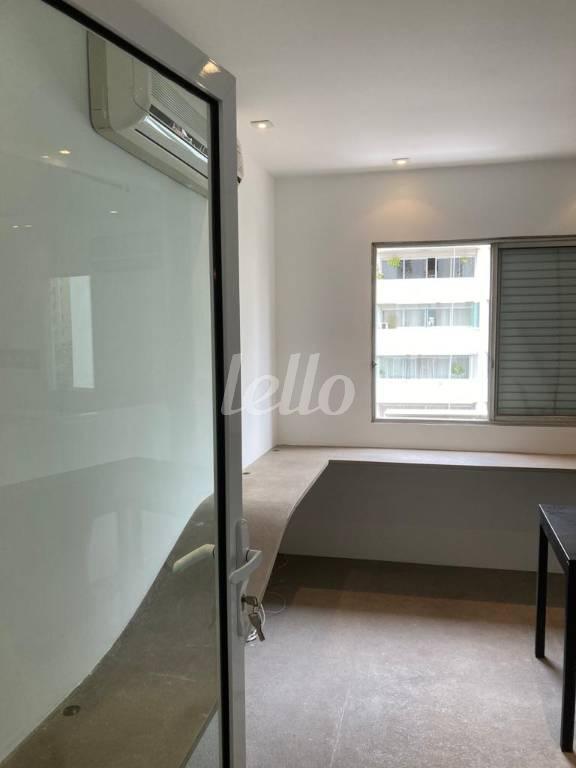 ESCRITÓRIO de Apartamento para alugar, Padrão com 230 m², 3 quartos e 2 vagas em Itaim Bibi - São Paulo