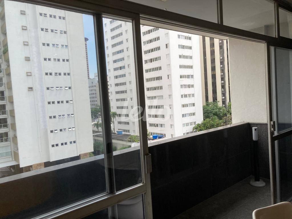 VARANDA de Apartamento para alugar, Padrão com 230 m², 3 quartos e 2 vagas em Itaim Bibi - São Paulo