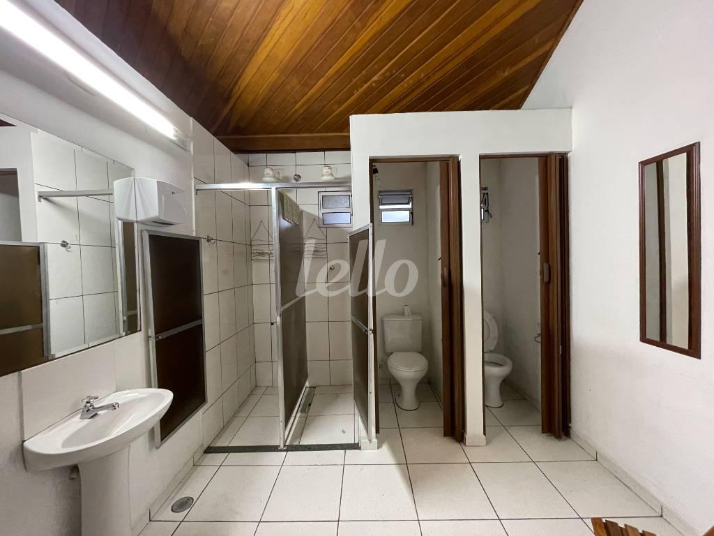 42 BANHEIRO MASCULINO de Casa à venda, assobradada com 530 m², 4 quartos e 2 vagas em Alto da Moóca - São Paulo