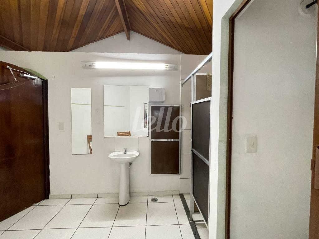 43 BANHEIRO MASCULINO de Casa à venda, assobradada com 530 m², 4 quartos e 2 vagas em Alto da Moóca - São Paulo