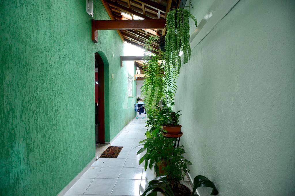 CORREDOR EXTERNO de Casa à venda, sobrado com 170 m², 2 quartos e 2 vagas em Jardim da Glória - São Paulo