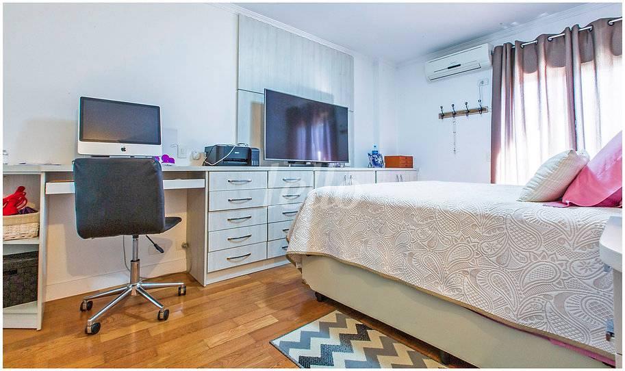 SUÍTE de Apartamento à venda, Padrão com 230 m², 3 quartos e 4 vagas em Jardim Vila Mariana - São Paulo