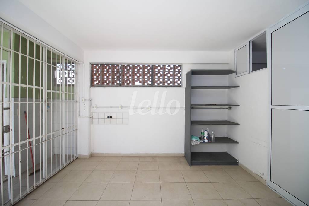 FUNDOS de Casa para alugar, sobrado com 255 m², e 2 vagas em Vila Guarani - São Paulo