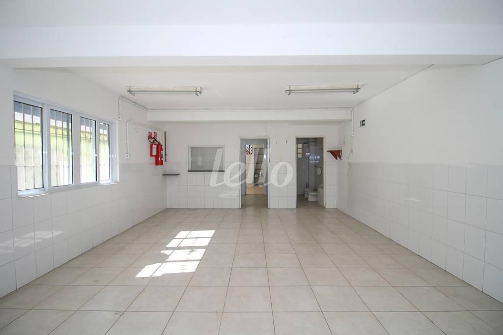 SALÃO TÉRREO de Casa para alugar, sobrado com 255 m², e 2 vagas em Vila Guarani - São Paulo