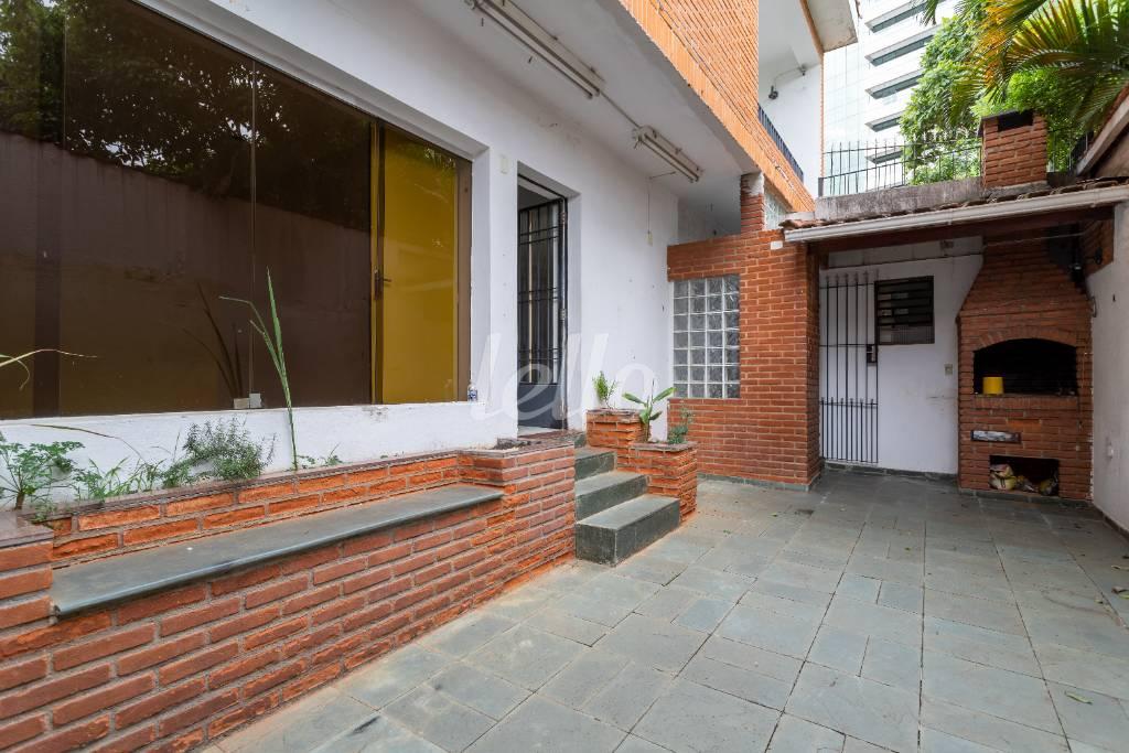 QUINTAL de Casa à venda, sobrado com 228 m², 4 quartos e 2 vagas em Paraíso - São Paulo