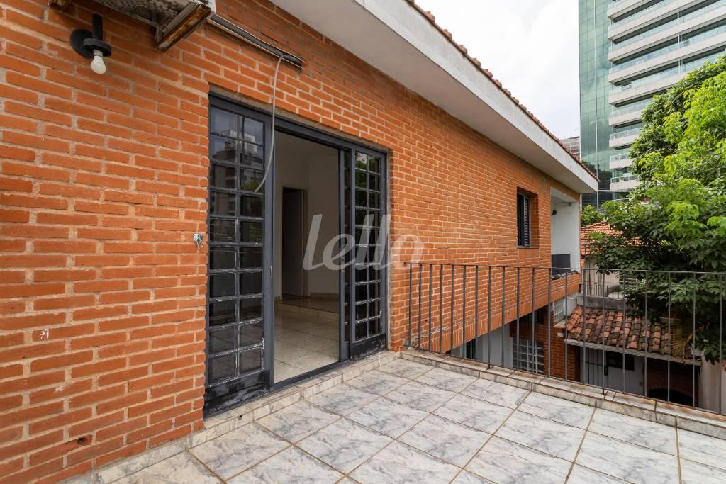 VARANDA SUÍTE 1 de Casa à venda, sobrado com 228 m², 4 quartos e 2 vagas em Paraíso - São Paulo