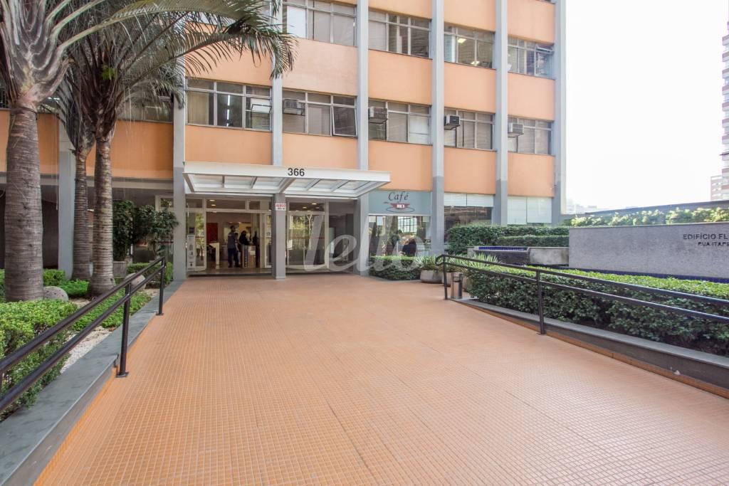ENTRADA de Sala / Conjunto para alugar, Padrão com 210 m², e 1 vaga em Bela Vista - São Paulo