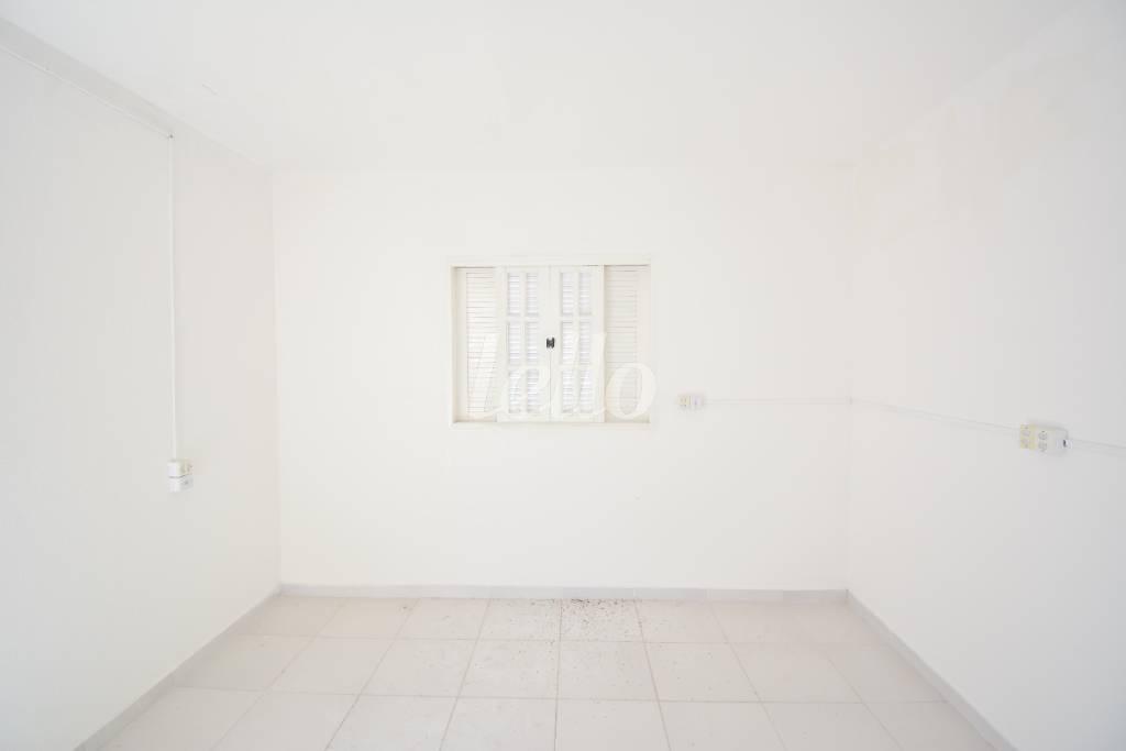 QUARTO EXTERNO de Casa à venda, térrea com 180 m², 5 quartos e 5 vagas em Vila Maranduba - Guarulhos