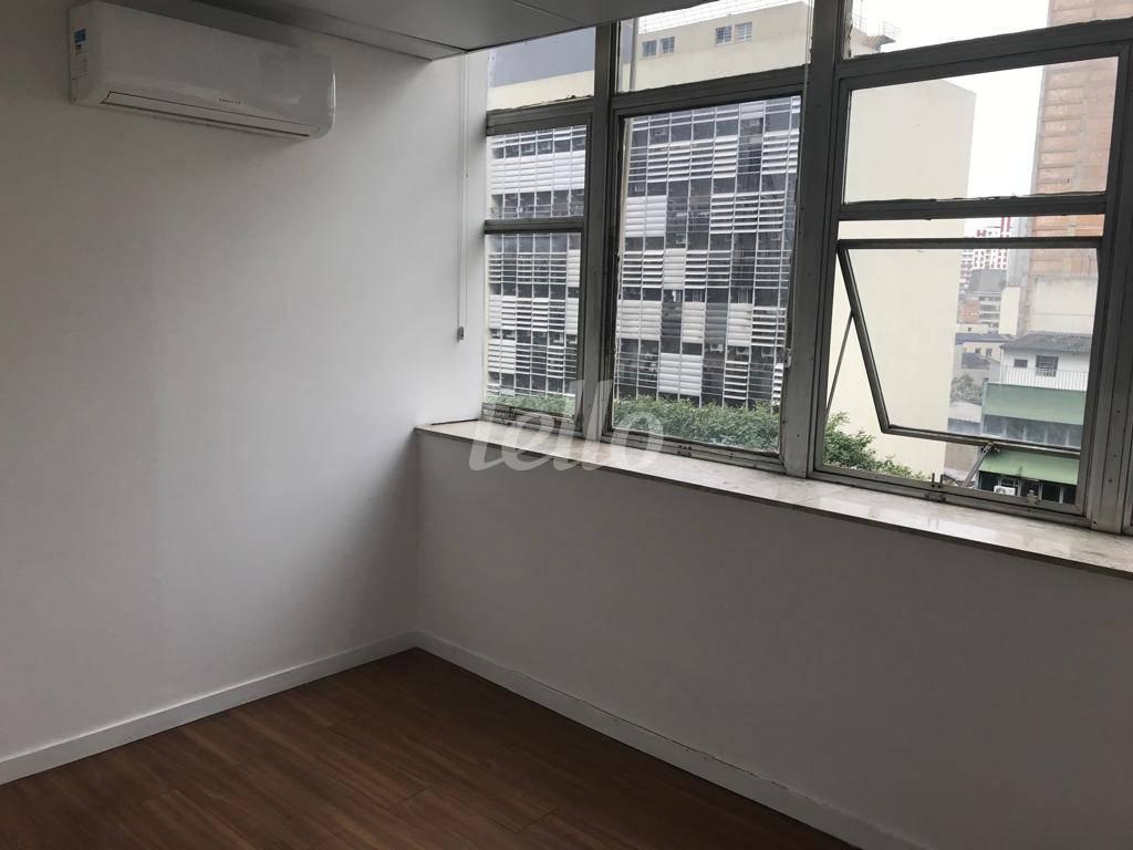 SALA de Sala / Conjunto para alugar, Padrão com 204 m², e em República - São Paulo