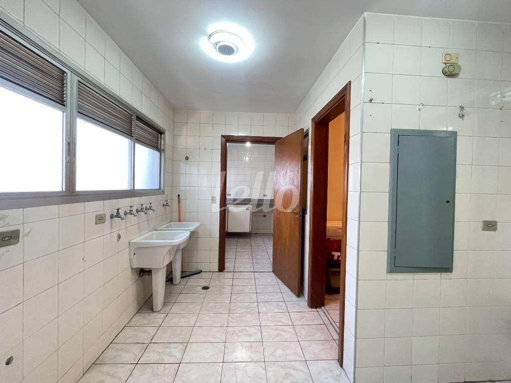 AREA DE SERVIÇO de Apartamento à venda, cobertura - Padrão com 398 m², 3 quartos e 4 vagas em Vila Pompeia - São Paulo