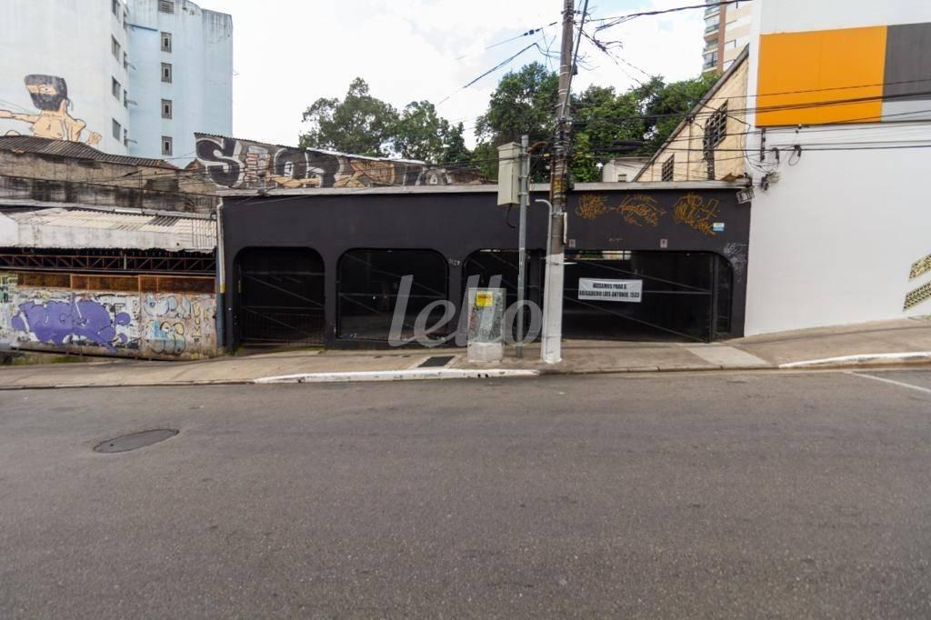 FACHADA de Galpão/Armazém para alugar, Padrão com 307 m², e em Bela Vista - São Paulo