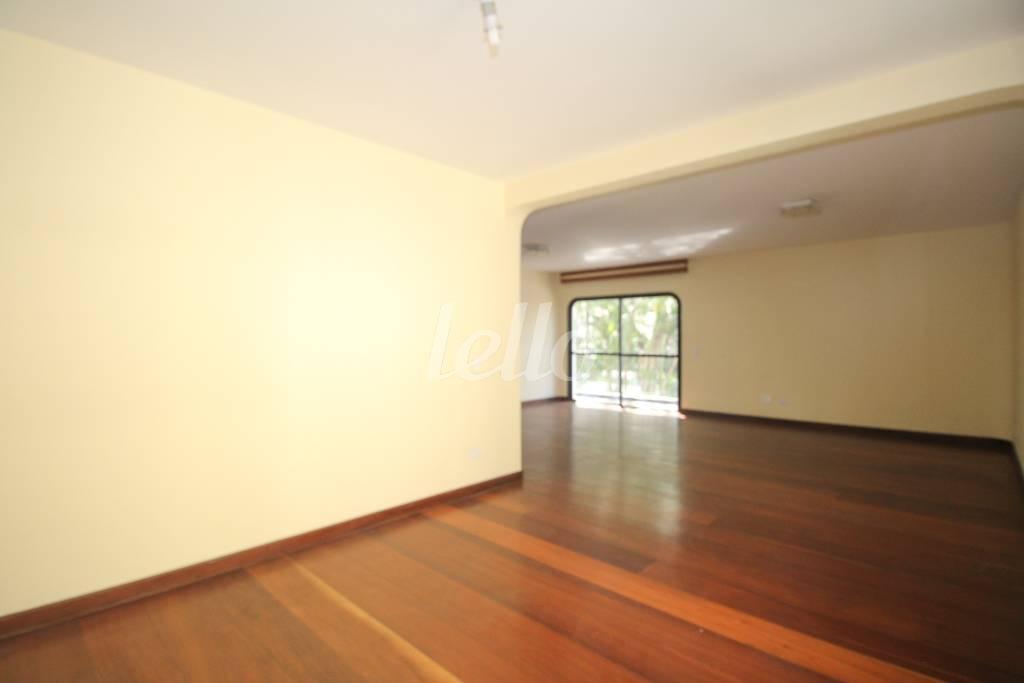 SALA de Apartamento à venda, Padrão com 196 m², 3 quartos e 2 vagas em Aclimação - São Paulo