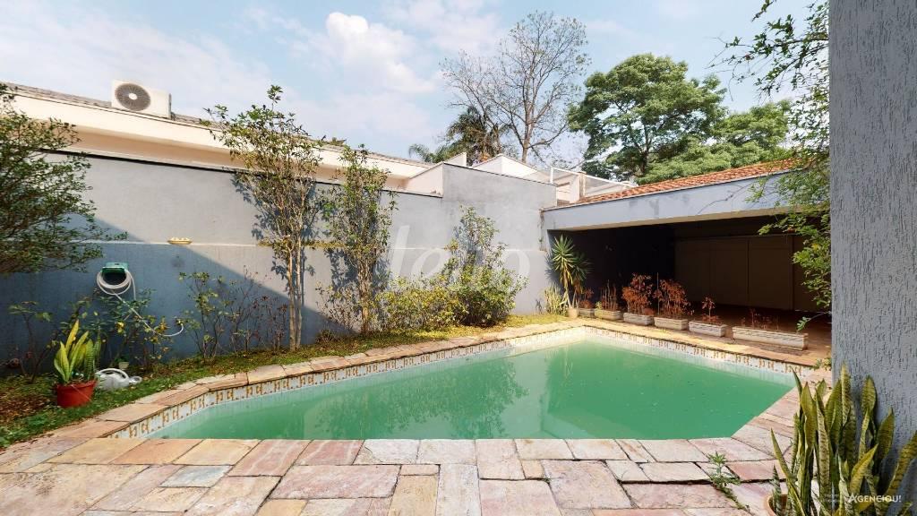 PISCINA de Casa à venda, sobrado com 380 m², 7 quartos e 6 vagas em Vila Madalena - São Paulo