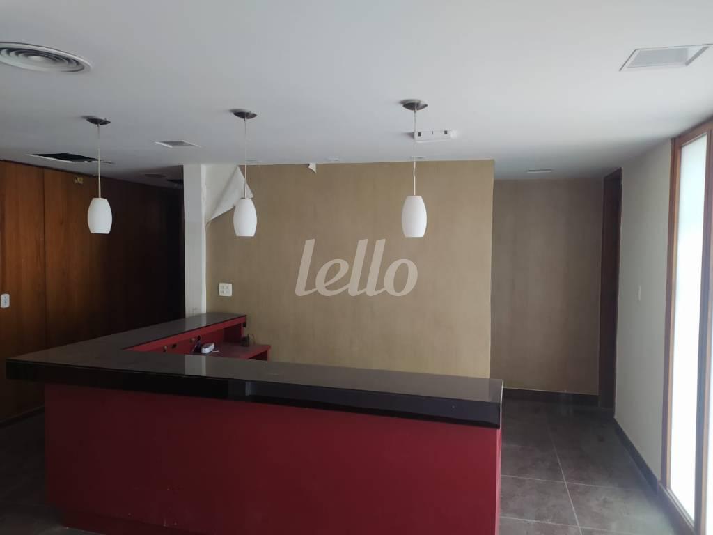 RECEPÇÃO de Sala / Conjunto para alugar, Padrão com 650 m², e 5 vagas em Bela Vista - São Paulo