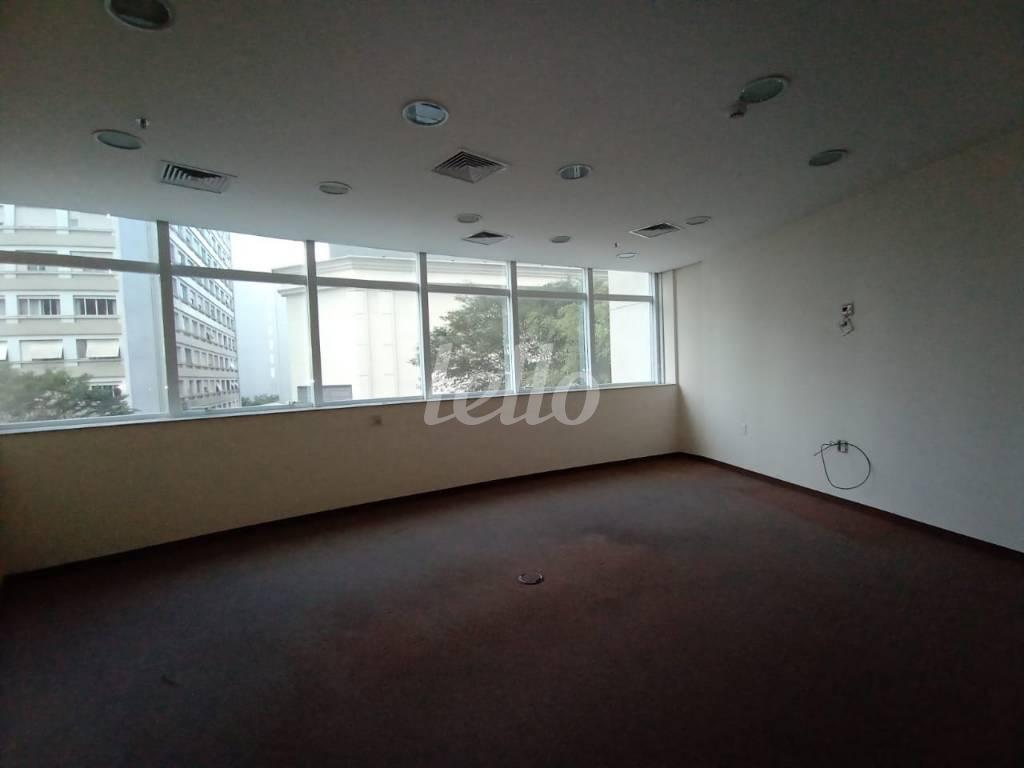 SALA de Sala / Conjunto para alugar, Padrão com 240 m², e 4 vagas em Bela Vista - São Paulo