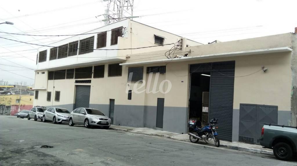 FACHADA de Galpão/Armazém para alugar, Padrão com 689 m², e em Vila Prudente - São Paulo