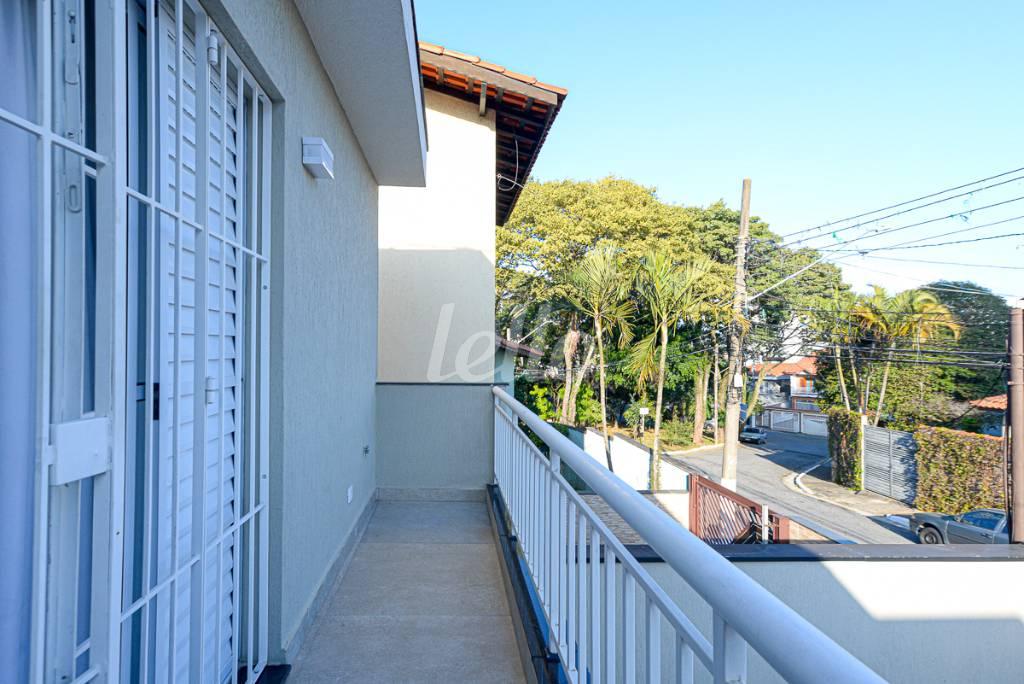 VARANDA SUITE 1 de Casa à venda, sobrado com 220 m², 3 quartos e 5 vagas em Chácara do Encosto - São Paulo