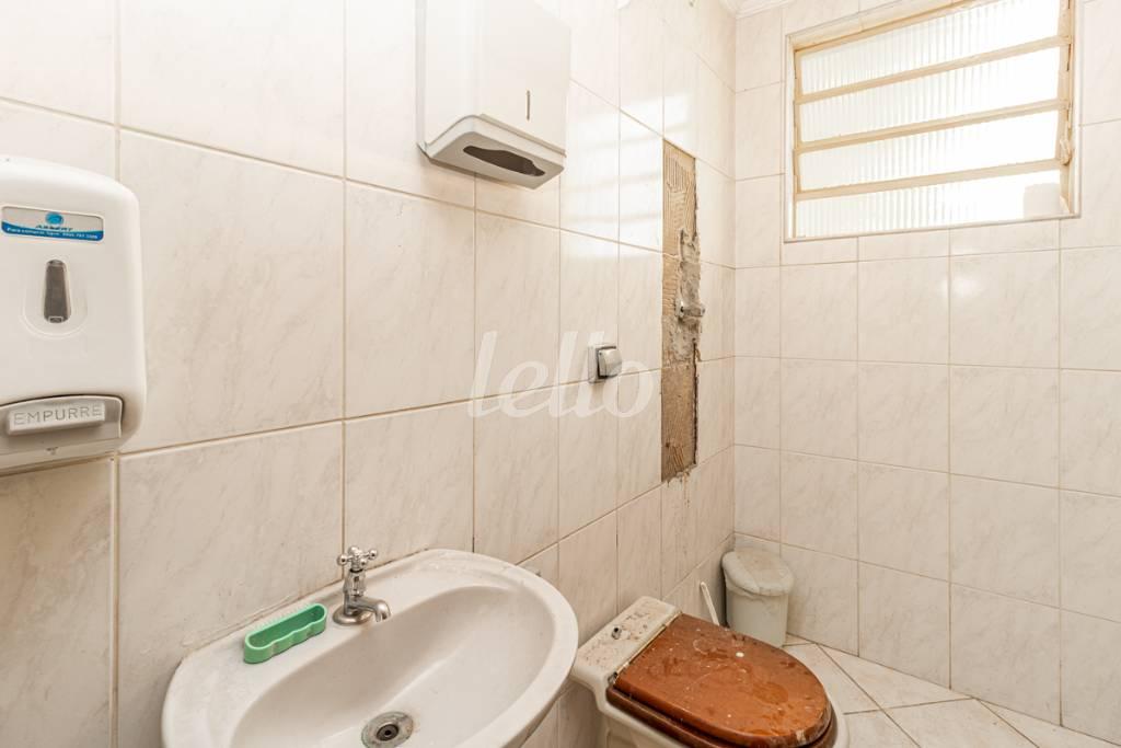 BANHEIRO de Casa para alugar, térrea com 459 m², 5 quartos e 2 vagas em Vila Granada - São Paulo