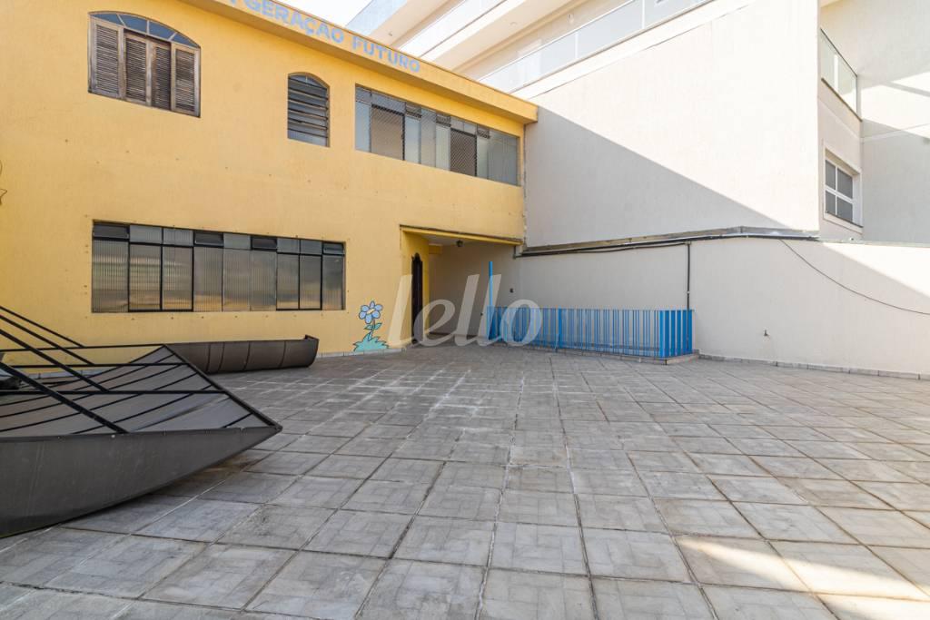 FACHADA de Casa para alugar, térrea com 459 m², 5 quartos e 2 vagas em Vila Granada - São Paulo