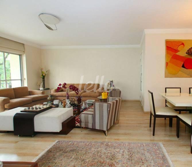 SALA de Apartamento à venda, Padrão com 178 m², 4 quartos e 2 vagas em Indianópolis - São Paulo