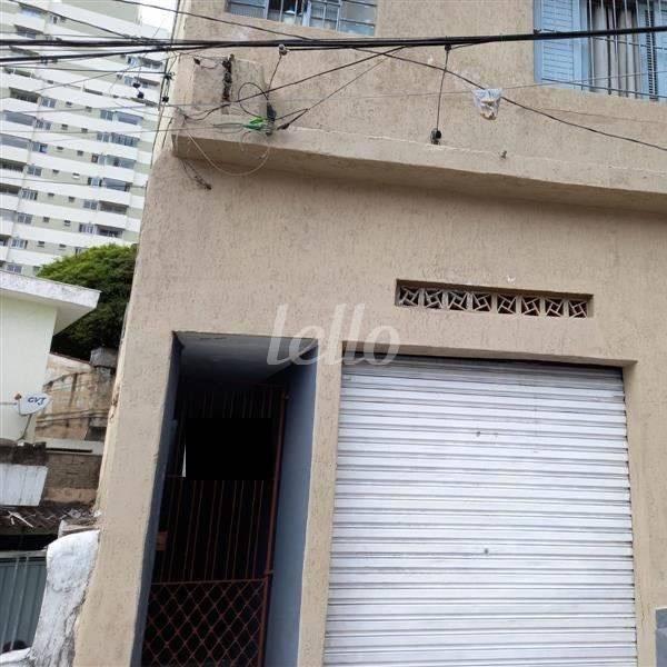 01 FACHADA de Casa para alugar, assobradada com 50 m², 1 quarto e em Santa Teresinha - São Paulo