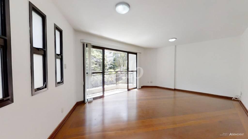 SALA DOIS AMBIENTES de Apartamento à venda, Padrão com 160 m², 4 quartos e em Higienópolis - São Paulo