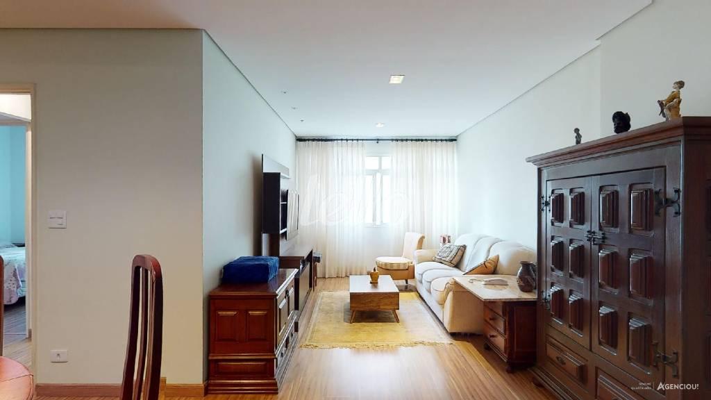 SALA DOIS AMBIENTES de Apartamento à venda, Padrão com 75 m², 2 quartos e 1 vaga em Vila Nova Conceição - São Paulo